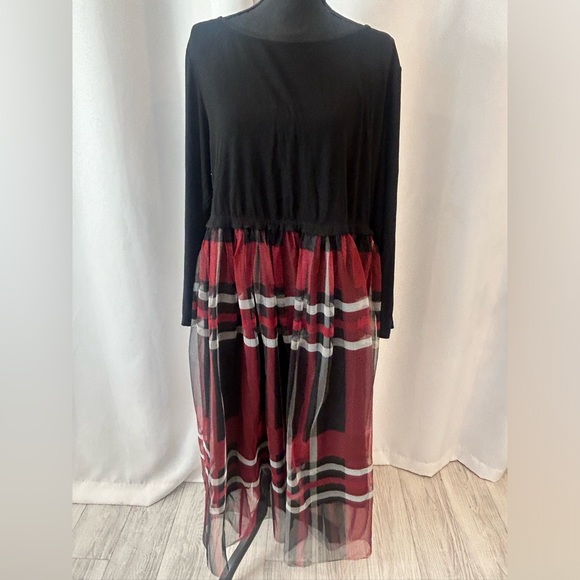 Plaid Black and Red Midi Dress - Picture 2 of 4